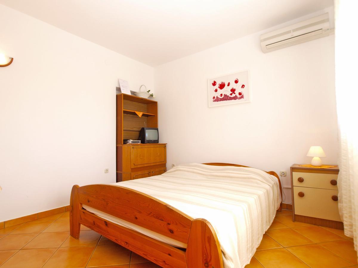 Apartments Mirela 1554 Pula Exterior photo